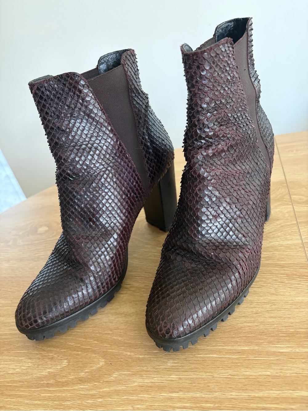 RARE SPANISH VINTAGE BOOTS Burgundy Snake-Embossed Block Heel Ankle Boots